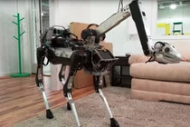 Xem "chó máy" làm việc nhà nhanh nhẹn như người