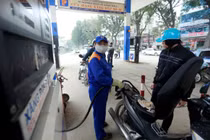 Xăng giảm 330 đồng/lít từ 14h chiều nay