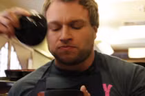 Chàng trai siêu nhân ăn 147 bát mì trong... 5 phút