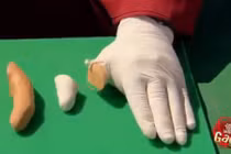 Hết hồn với trò đùa "sinh tố ngón tay" quái ác