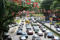 Top 10 quốc gia có giá xe đắt đỏ nhất thế giới