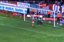 Những kiểu ghi bàn dễ bị ăn đòn nhất trong bóng đá