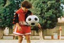 Messi lúc 9 tuổi chơi bóng thiên tài thế nào?