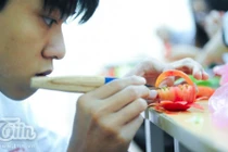 Xem học viên trường dạy nấu ăn “tỉa vịt, gọt tôm“