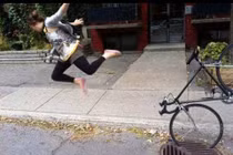 Ngã kiểu này thì đúng là "đau hơn hoạn"