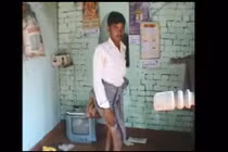 Bị cả làng xua đuổi, gọi “quỷ dữ” vì mọc chân trên lưng