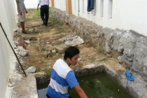 Cháu bé tử vong dưới hố ga trường mầm non