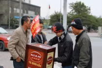 Cà phê dạo 10.000 đồng tấn công Hà Nội