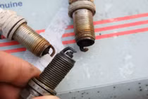 Nhìn màu sắc, chẩn đoán bệnh bugi cho xe máy 