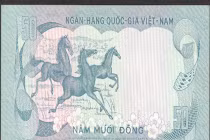 Loạn giá tiền in hình ngựa trước Tết Nguyên đán