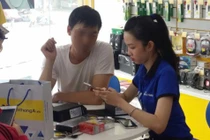 Gặp người đem 19 triệu tiền lẻ đi mua Galaxy Note 7 tại VN