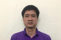 Nghi vợ ngoại tình, chồng dùng rìu bổ vào đầu người đàn ông cùng phường