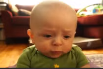 10 khoảnh khắc đáng yêu không chịu nổi của bé