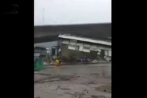 Ngôi nhà 2 tầng bị thổi bay trong siêu bão Soudelor