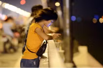 Hãi hùng các kiểu hóng gió trên cầu Nhật Tân