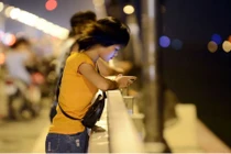 Hãi hùng các kiểu hóng gió trên cầu Nhật Tân