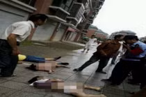 Bố ném 2 con gái ruột từ tầng 11 xuống đất