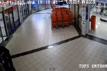 Video trộm gài mìn nổ tung cây ATM để lấy tiền