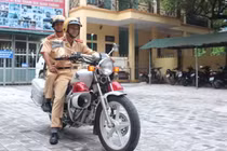 CSGT Thanh Hóa gắn camera trên mũ khi tuần tra