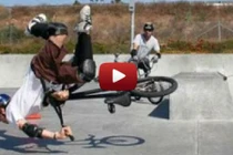 Chết cười với những pha biểu diễn "tiếp đất bằng răng"