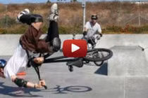 Chết cười với những pha biểu diễn "tiếp đất bằng răng"