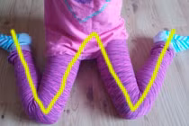 Thấy con ngồi như thế này, hãy sửa ngay cho con kẻo trễ