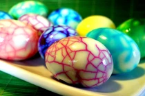 Mẹo luộc trứng đổi màu, trứng hóa thạch đẹp chưa từng thấy