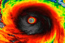 Hình ảnh rùng rợn về siêu bão Soudelor mạnh nhất 2015