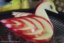 Mẹo cắt táo thành thiên nga dễ như ăn kẹo