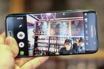Ảnh tuyệt đẹp của Galaxy S7 edge bản Batman giá 25 triệu