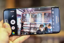 Ảnh tuyệt đẹp của Galaxy S7 edge bản Batman giá 25 triệu