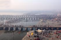 Choáng ngợp trước mạng lưới cầu phao khổng lồ trên sông Hằng