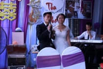 Chú rể hát tình ca quá hay, cô dâu khóc nức nở