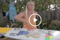 Nữ vận động viên lướt sóng một tay hàng đầu thế giới