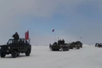 Video: Quân đội Nga diễu binh hoành tráng ở Bắc Cực