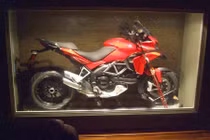 Dân chơi Việt biến phòng khách thành... phòng trưng bày Ducati