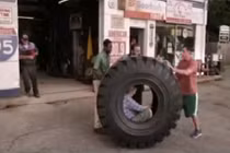 Clip: Đừng bao giờ để lũ bạn thân dụ dỗ