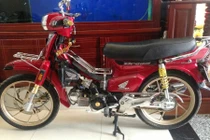 Honda Dream đỏ mận “chất lừ” của dân chơi Sài Gòn