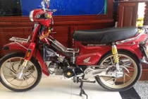 Honda Dream đỏ mận “chất lừ” của dân chơi Sài Gòn