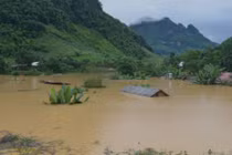 Ngôi làng bị ngập sâu tới mái nhà ở Điện Biên