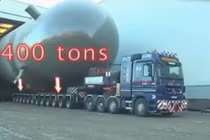 Choáng ngợp trước những chiếc container hàng trăm bánh