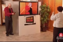 Nhân vật trong tivi có thể hắt nước... ra ngoài?