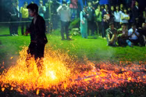 Khó lý giải sự kỳ bí của lễ nhảy lửa ở Hà Giang