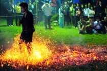 Khó lý giải sự kỳ bí của lễ nhảy lửa ở Hà Giang