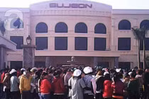 Hàng nghìn công nhân thức trắng đêm đòi thưởng Tết