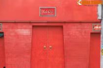 Giải mã ký tự bí ẩn trên nhà lòe loẹt nhất Hồ Tây