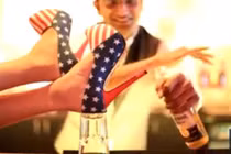 Những cách mở nắp chai bia bá đạo trên thế giới