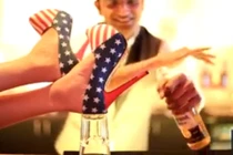 Những cách mở nắp chai bia bá đạo trên thế giới