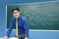 Thầy giáo chế nhạc động viên học sinh đầy cảm động