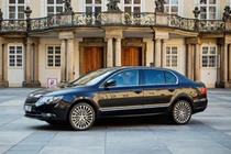 Dàn xe bọc thép siêu sang giá “chát"